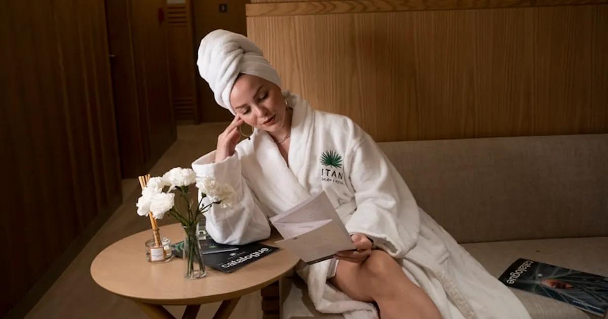 Depilación de Pecho con Cera: Guía Completa de Técnica, Duración y Cuidados