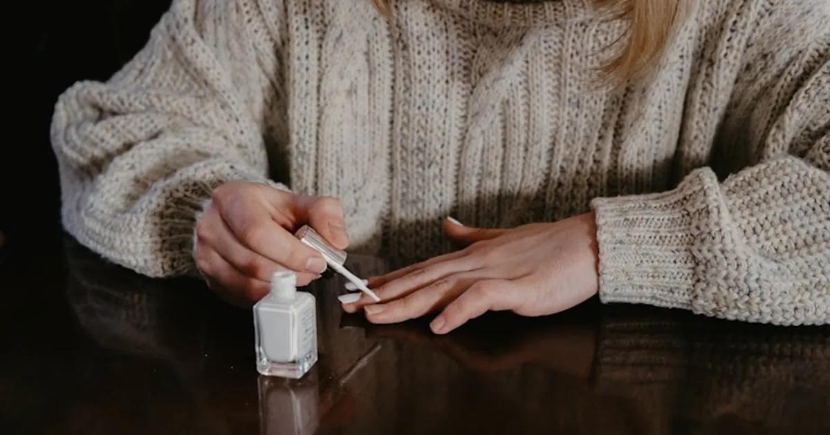 Manicura Sin Pintar: Beneficios, Técnica y Cuidados en Gandía y Ontinyent